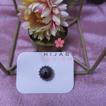 Flower Style Magnetic Pin - Metallic Black